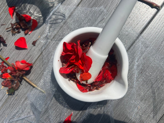 How to Make Watercolor Paint Out of Geranium Petals